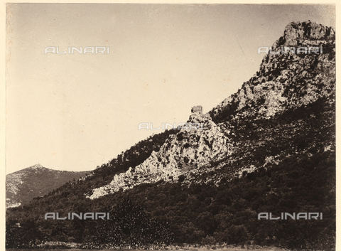 tca-f-01230v-0000 - Ruins of the castle of Venafro. - Date of photography: 1900-1910 - Alinari Archives, Florence